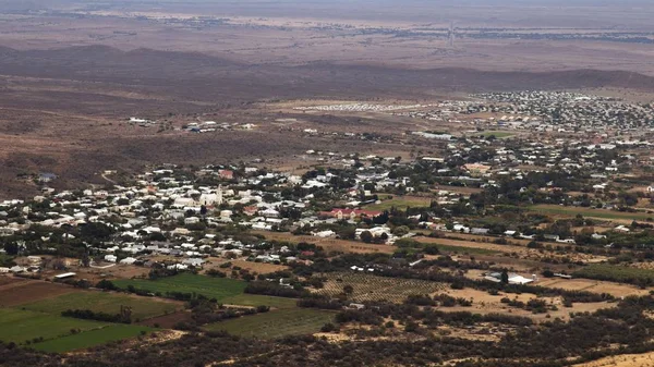 Paisagem aérea disparada da cidade de Prince Albert na África do Sul — Fotografia de Stock