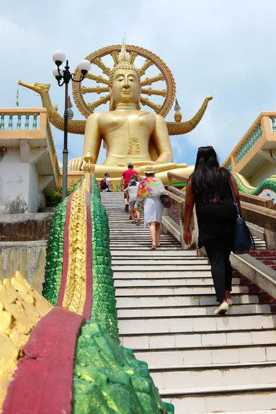 Koh Samui Ταϊλάνδη Μαρ 2019 Τουρίστες Επισκέπτονται Μεγάλο Άγαλμα Του — Φωτογραφία Αρχείου
