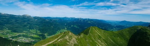 Ett Panorama Över Bergen Allgauer Hochalpen Solljuset Och Molnig Himmel — Stockfoto