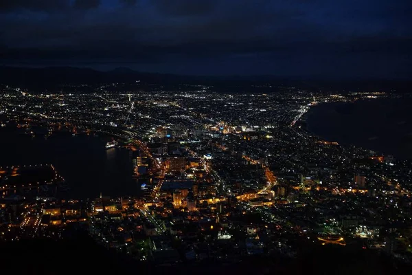 Fågelperspektiv på natten scenen av den populära resorten Hakodate, i Hokkaido, Japan. — Stockfoto