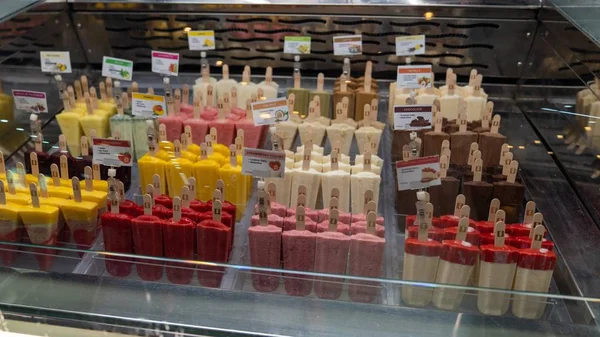 Tipos de helados coloridos en Aruba —  Fotos de Stock