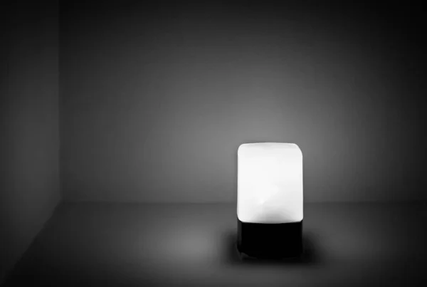 현대의 빛나는 램프의 아름다운 샷 — 스톡 사진