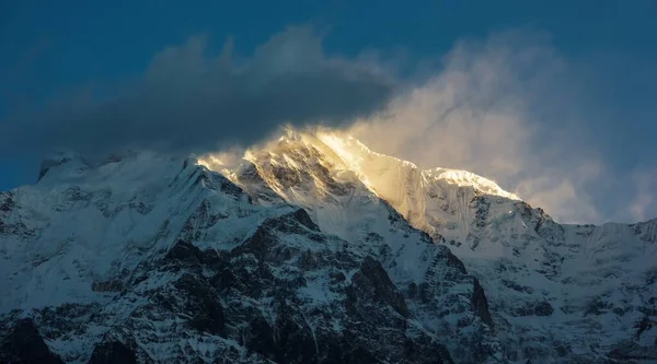 With snow on the top covered with clouds — Stock Photo, Image