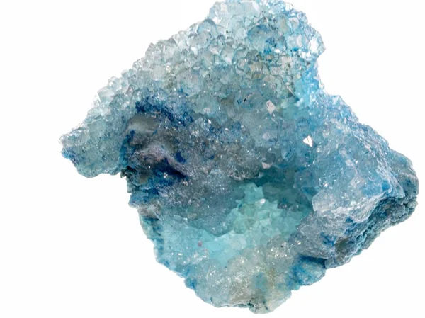 Photo de fermeture d'une pierre de cristal de couleur bleue sur fond blanc — Photo