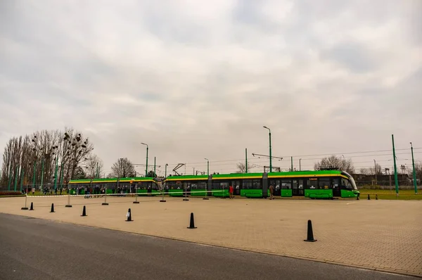 Poznan Poland November 2019 Dua Trem Transportasi Umum Hijau Selama — Stok Foto
