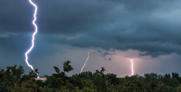 Hermoso disparo de una huelga relámpago en el zagreb, croatia. —  Fotos de Stock