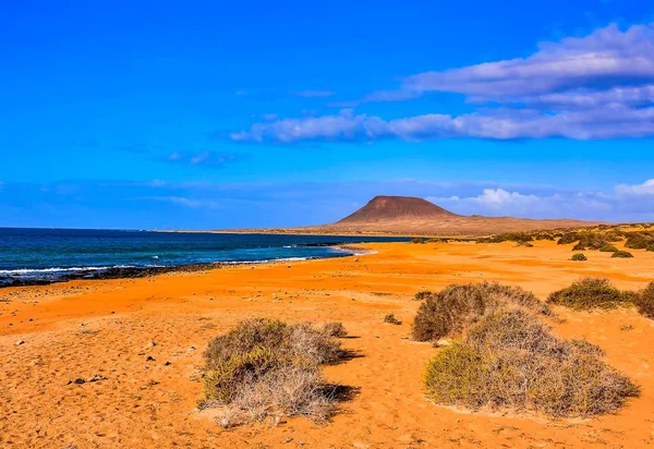Schöner Strand an einem sonnigen Tag auf den Kanarischen Inseln, Spanien — Stockfoto