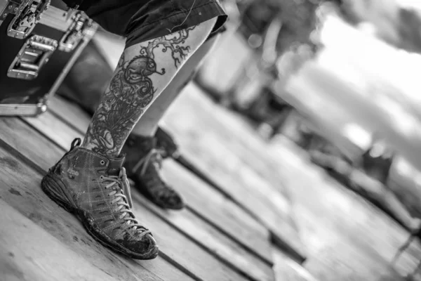 Alba Italy Haziran 2014 Bacağındaki Dövmenin Siyah Beyaz Ayrıntıları — Stok fotoğraf