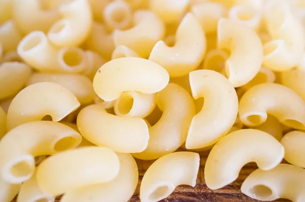Close-up shot van ruwe elleboog pasta — Stockfoto