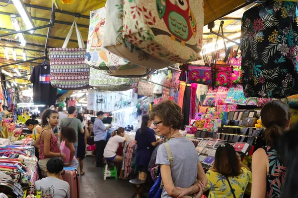 Bangkok Tayland Mar 2020 Müşteriler Patpong Gece Pazarındaki Çeşitli Mağazalara — Stok fotoğraf