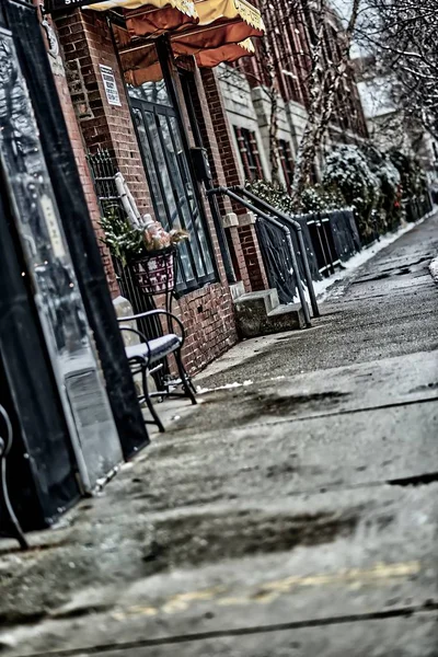 Verticale opname van een natte straat in de winter in Chicago — Stockfoto