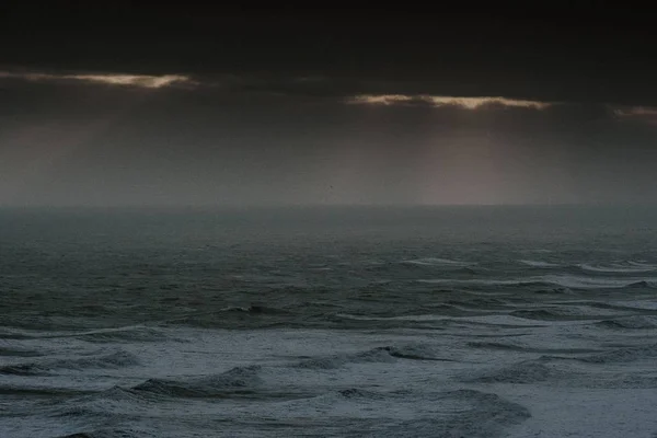 Hermoso Paisaje Mar Tormentoso Bajo Cielo Nublado Islandia — Foto de Stock