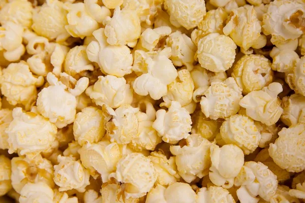 Několik Kusů Bílého Popcornu Smíchaných Mezi Sebou — Stock fotografie