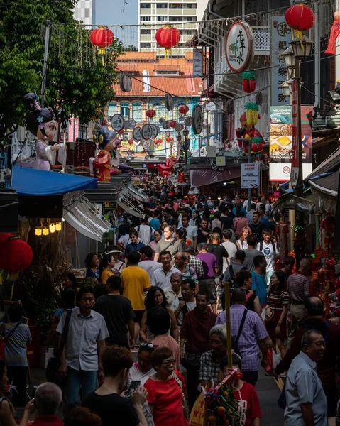 新加坡 新加坡 2020年1月18日 新加坡 新加坡 2020年1月18日 在中国城购物的人潮涌向老鼠年2020年 — 图库照片