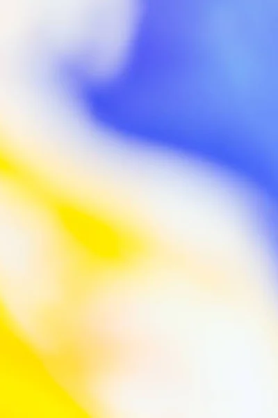Vertikale abstrakte Darstellung weicher, weicher, unscharfer blauer, weißer und gelber Hintergrundfarben — Stockfoto