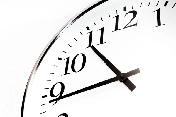 Primer Plano Reloj Blanco Con Números Negros Agujas — Foto de Stock