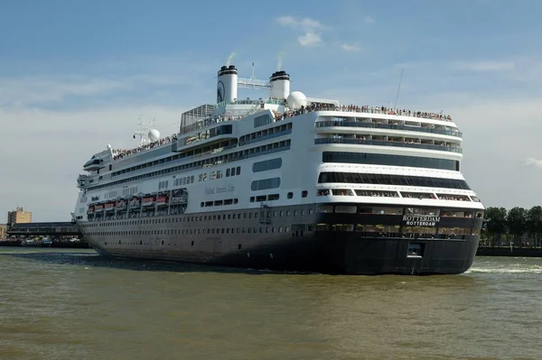 Rotterdam Niderlandy Sierpnia 2015 Statek Wycieczkowy Rotterdam Opuszcza Port Rotterdamie — Zdjęcie stockowe