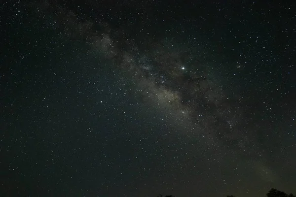 星の完全な暗い空 – 背景や壁紙に最適です — ストック写真