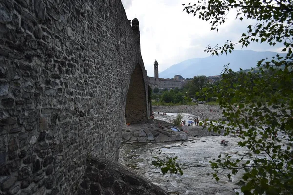 Una Hermosa Toma Del Puente Del Diablo Bobbio Italia — Foto de Stock