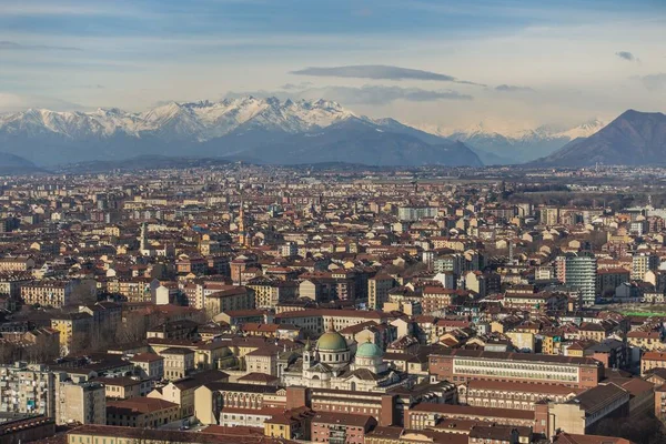 Uma Vista Aérea Uma Bela Paisagem Urbana Sob Céu Deslumbrante — Fotografia de Stock