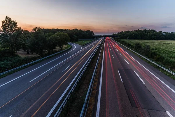 Coche Que Conduce Por Carretera —  Fotos de Stock