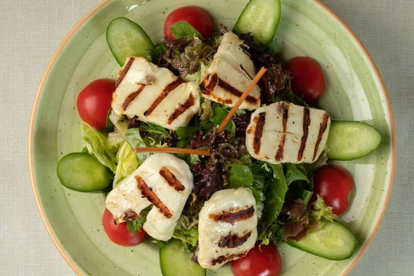 Primo Piano Insalata Con Frutti Mare Fritti Cima — Foto Stock