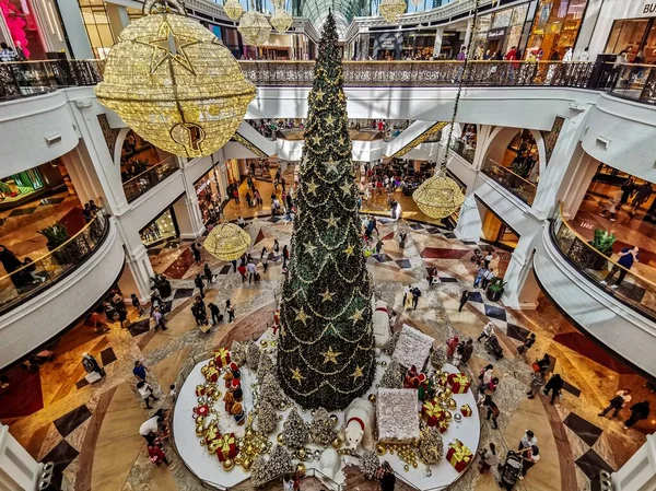 Dubai Egyesült Arab Emírségek Dec 2019 View Large Christmas Tree — Stock Fotó
