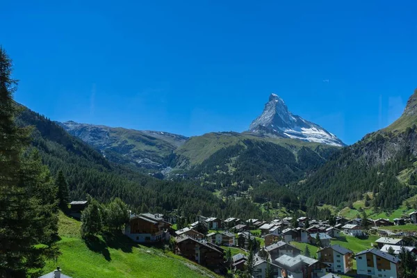 Piękny Krajobraz Dużą Ilością Formacji Skalnych Pobliżu Góry Matterhorn Region — Zdjęcie stockowe