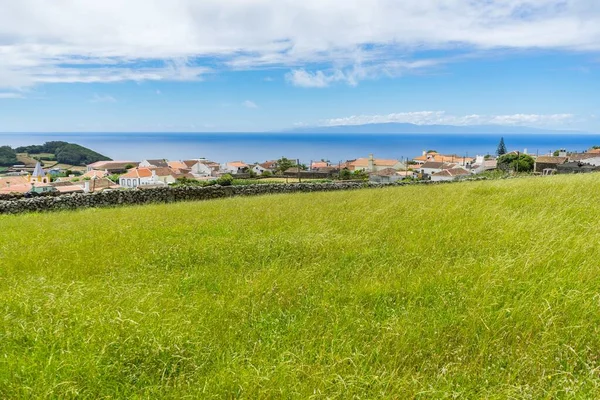Rozległa Zielona Dolina Domami Nad Morzem Angra Heroismo Terceira Azory — Zdjęcie stockowe