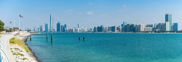 Panorama Abu Dhabi Entouré Par Mer Sous Lumière Soleil Ciel — Photo