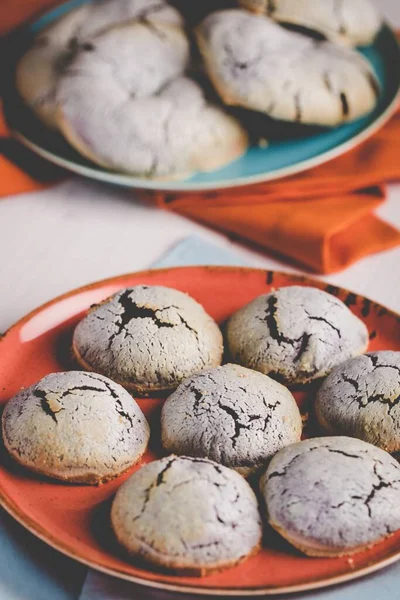 Selective Focus Shot Cookies Colorful Plates — Stock Photo, Image