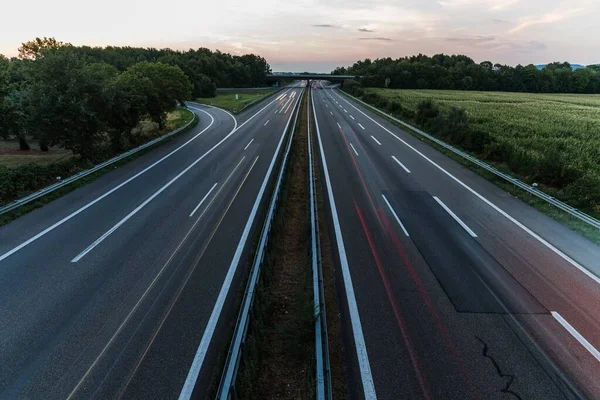Zeitraffer Aufnahme Von Autos Die Auf Der Autobahn Fahren — Stockfoto
