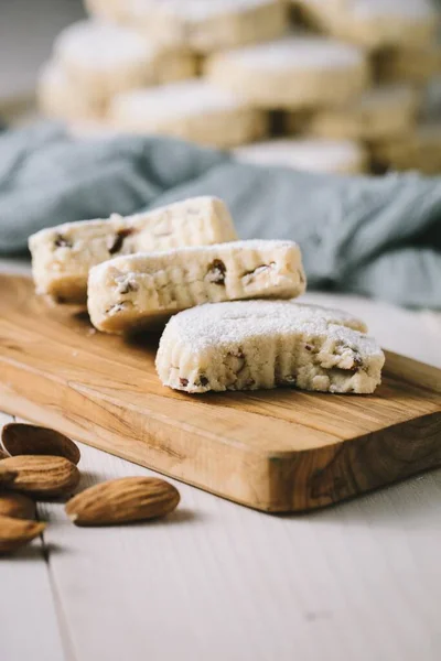 Closeup Shot Cookies Wooden Serving Board — Stock Photo, Image