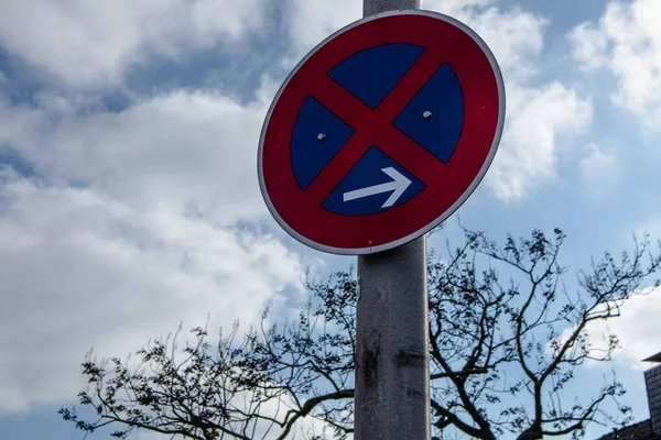 Blue Red Sign Arrow Attached Pole — Stock Photo, Image