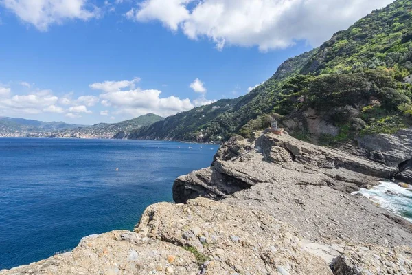 Liguriens kust vid Tigullio udde mellan Camogli och Portofino, Italien — Stockfoto
