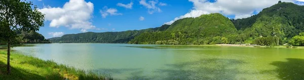 Bela Vista Lago Furnas Rodeado Por Montanhas Árvores São Miguel — Fotografia de Stock