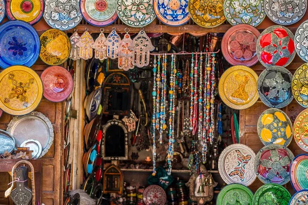 Shop Colorful Plates Wall — Stock Photo, Image