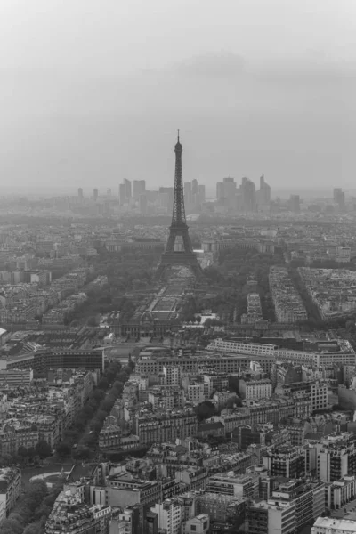 Vertikal Bild Byggnader Med Eiffeltornet Avstånd Paris — Stockfoto