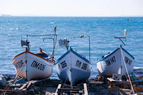 Bel Colpo Barche Sulla Costa Con Mare Sfocato Sullo Sfondo — Foto Stock