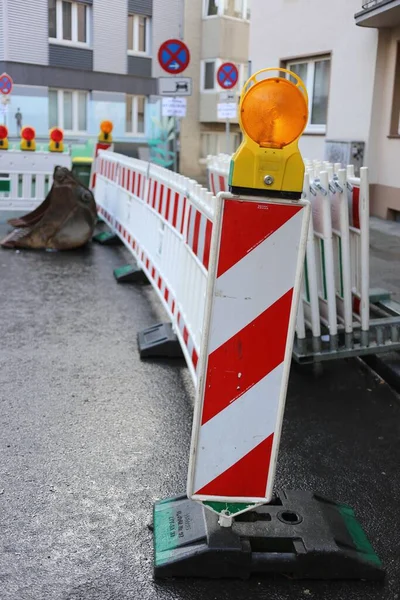 駐車場での道路標識の閉鎖ショット — ストック写真