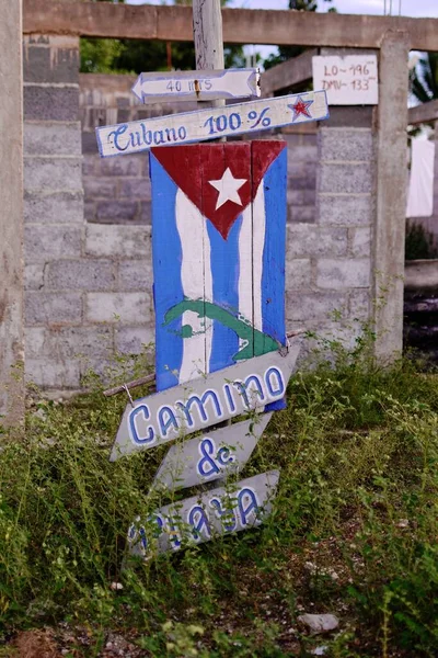 Zbliżenie Ujęcie Flagi Kuby Znakiem Rozmytym Tle — Zdjęcie stockowe