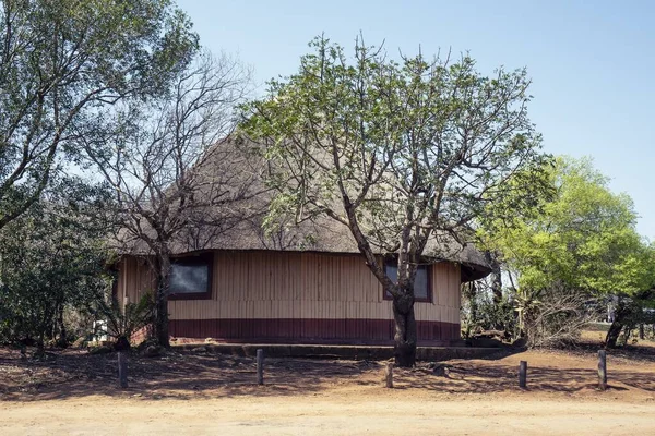 Beautiful Shot Huge African Hut Clear Blue Sky Background — Stock Photo, Image