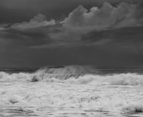 Photo Big Waves Sunshine Coast Dark Cloudy Skies Queensland Australia — Stock Photo, Image