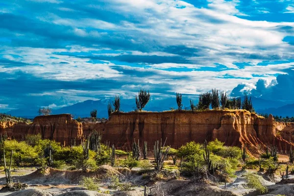 Paisaje Impresionante Del Cielo Azul Nublado Sobre Desierto Tatacoa Colombia — Foto de Stock