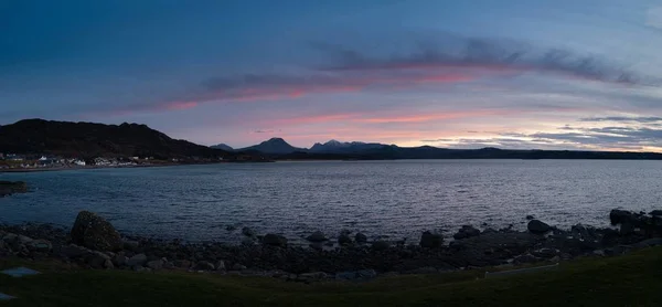 İskoçya, İskoçya 'daki Torridon köyünde sabahın erken saatlerinde panoramik çekim — Stok fotoğraf