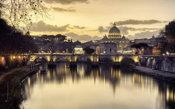 Aziz Petrus Bazilikası Manzaralı Vatikan Günbatımı Manzarası — Stok fotoğraf