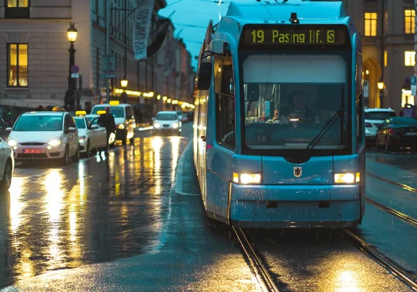 Munich Alemanha Fevereiro 2020 Eléctrico Munique Luzes Néon Iluminando Cidade — Fotografia de Stock