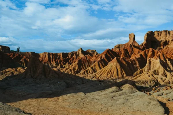Uma Bela Paisagem Das Rochas Vermelhas Deserto Tatacoa Colômbia Sob — Fotografia de Stock