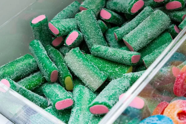Gros plan de bonbons gelée colorés dans le magasin de bonbons — Photo