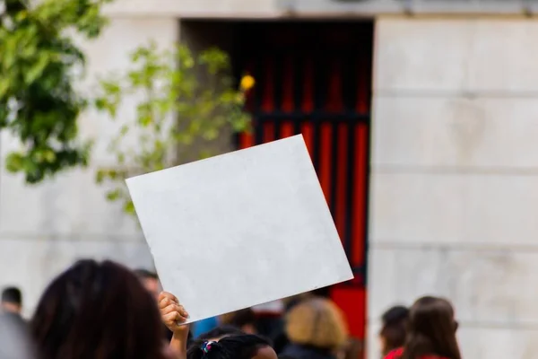 Kopieerruimte op bordgreep in staking — Stockfoto